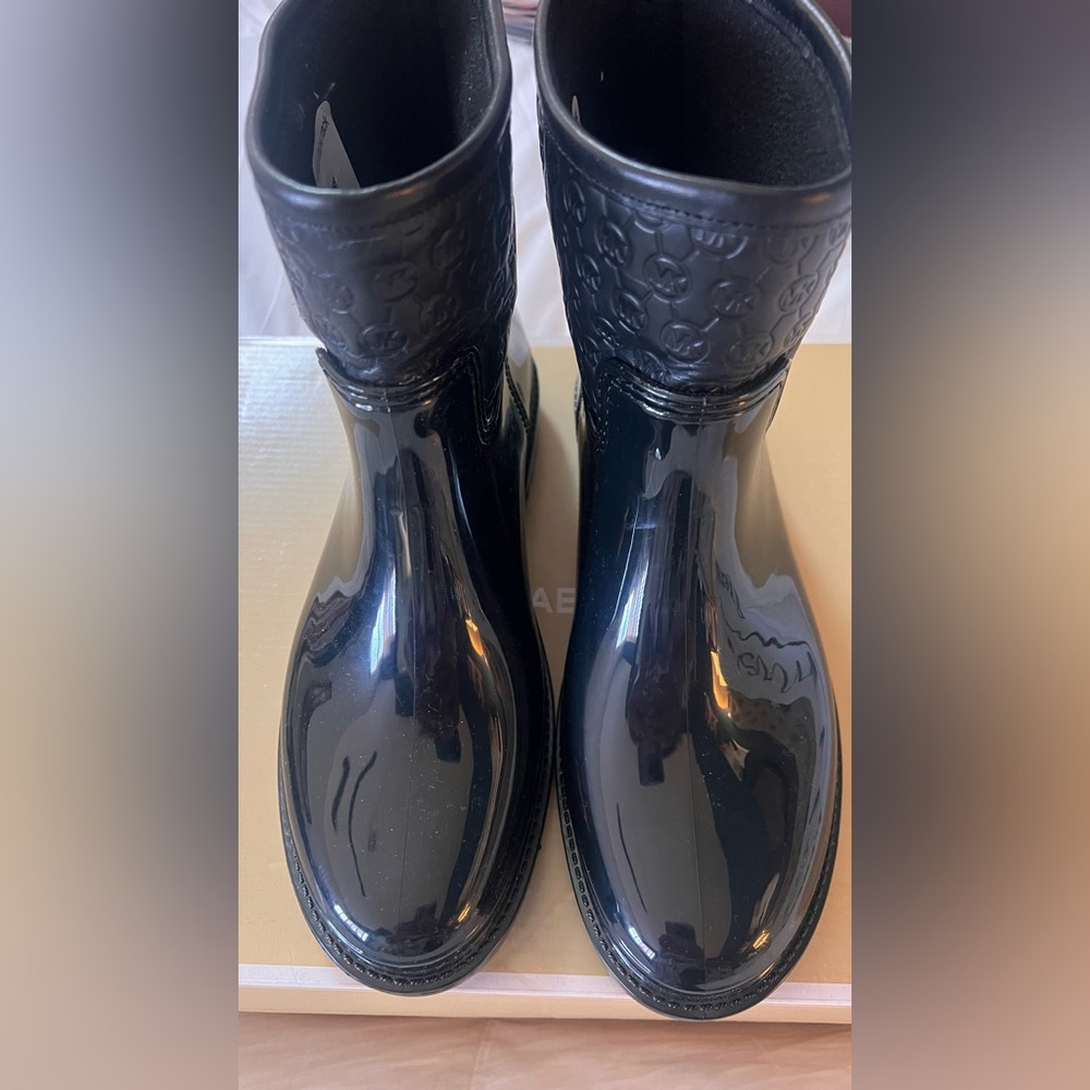 NIB Michael Kors Blakely Rain Booties